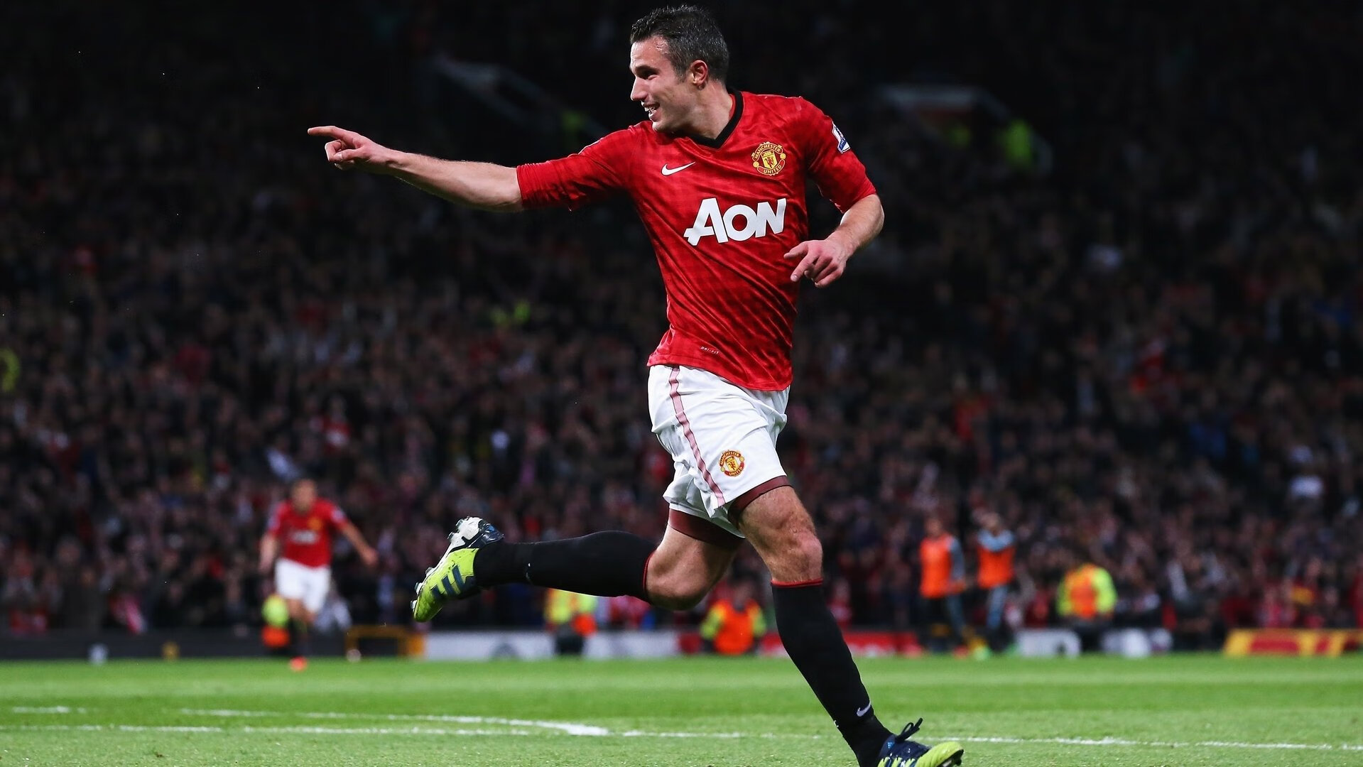 爱游戏体育平台-国际足球巨星加盟中超引发热议，国际足球巨星加盟中超引发热议的原因